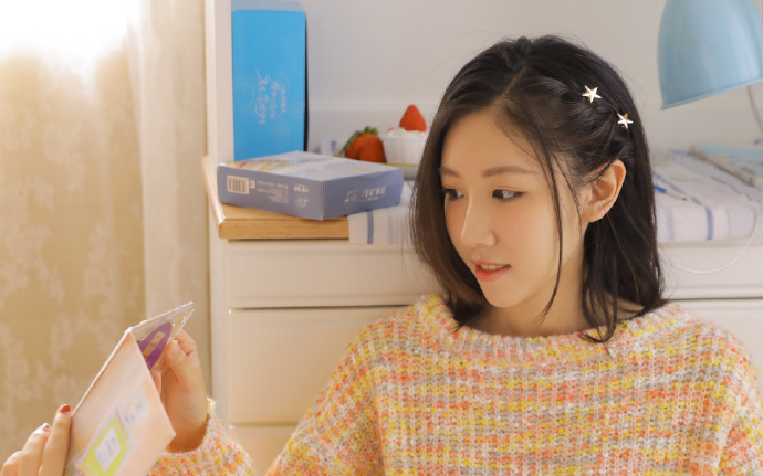 婴儿卡喉危急时刻 暖心女警紧急送医